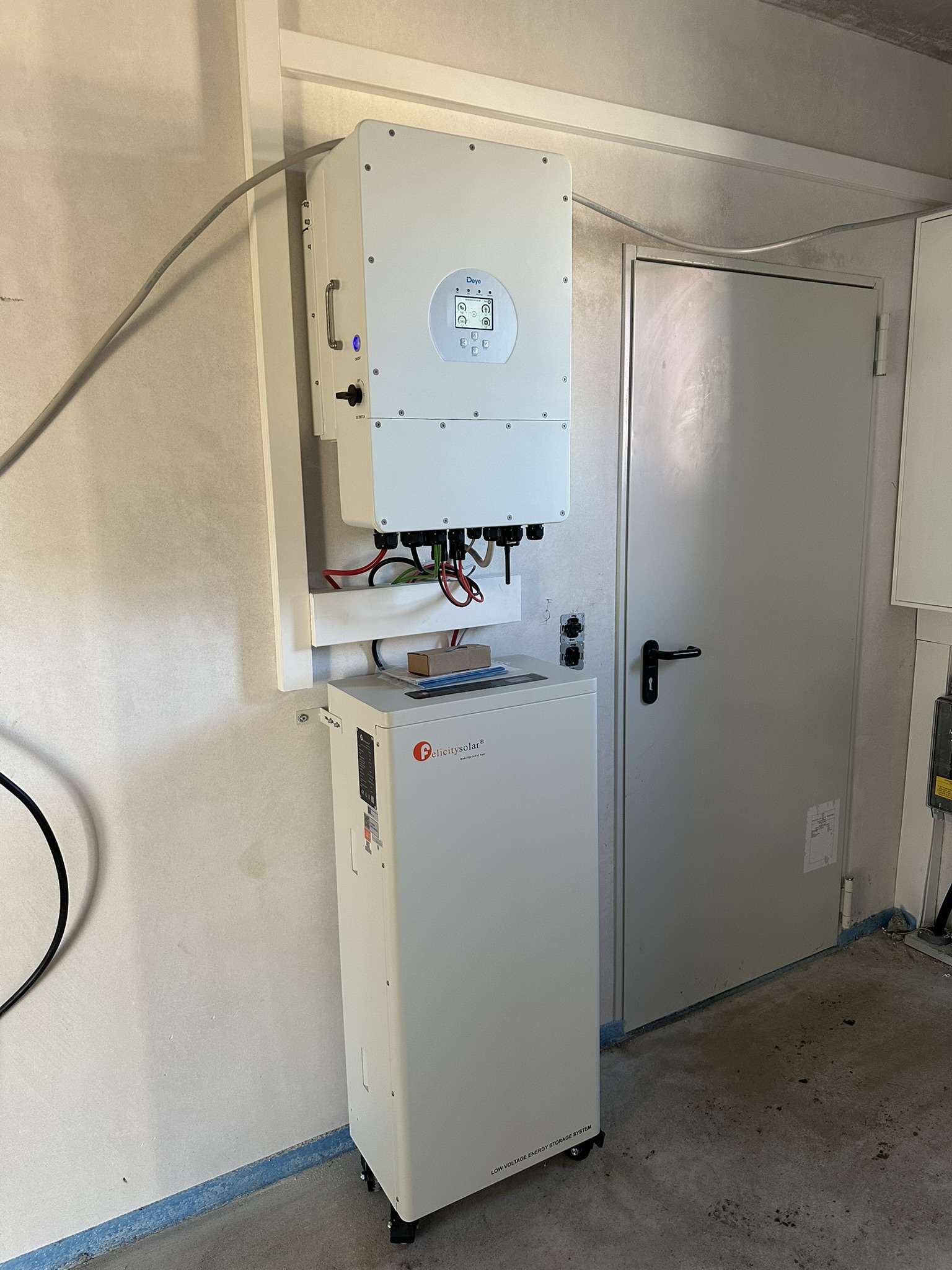 Deye Wechselrichter mit Felicity Solar Batteriespeicher