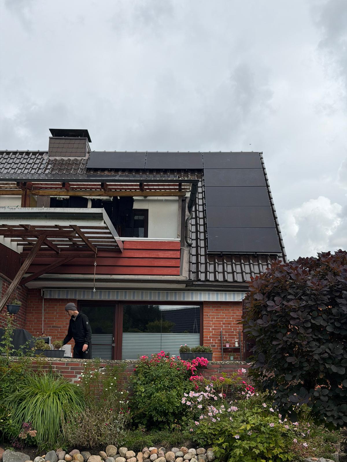 Black solar modules